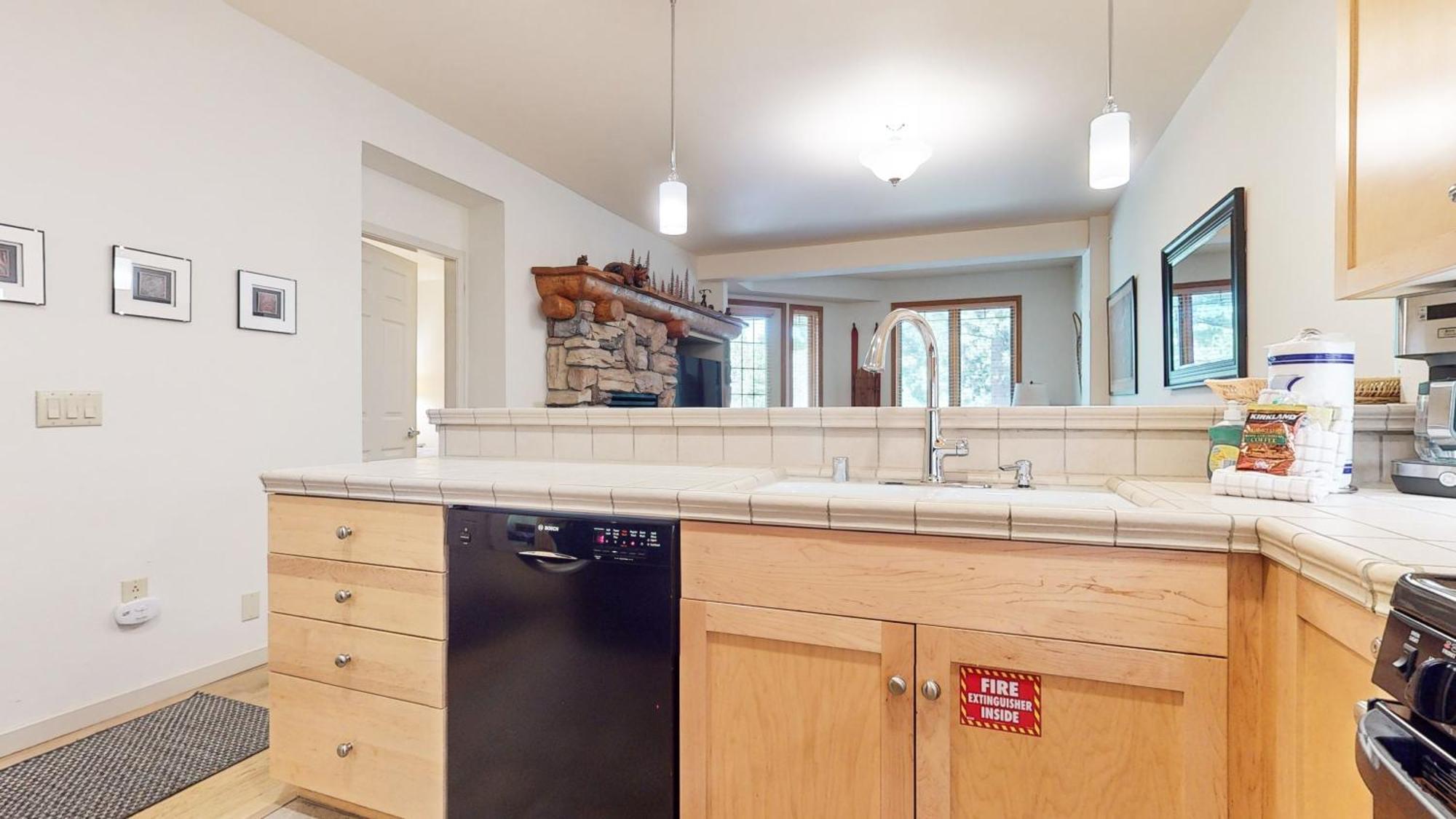 Mammoth Green 118 Located On Sierra Star Golf Course, Private Patio, Summer Pool Condo 맘모스 레이크스 외부 사진