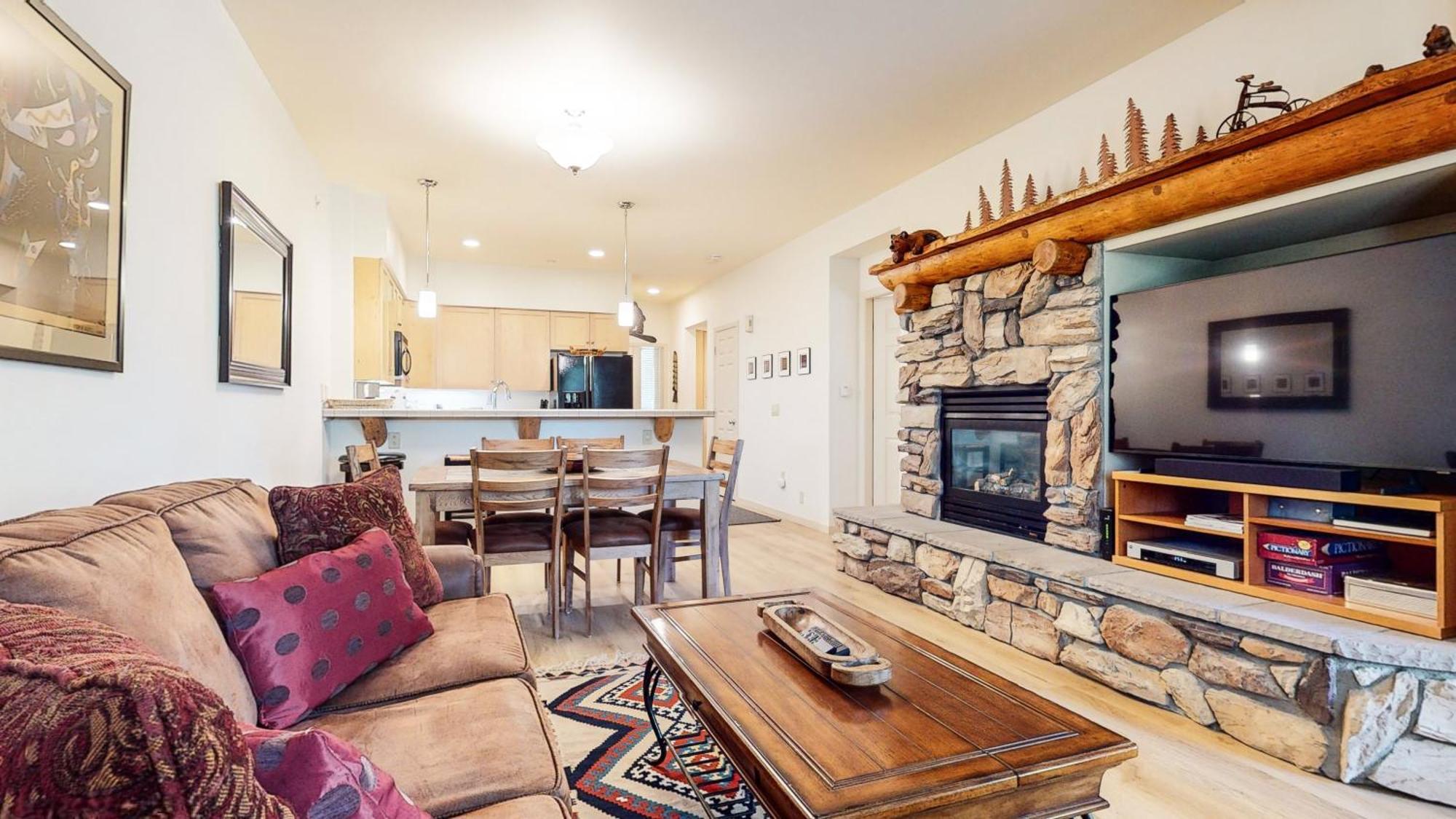 Mammoth Green 118 Located On Sierra Star Golf Course, Private Patio, Summer Pool Condo 맘모스 레이크스 외부 사진